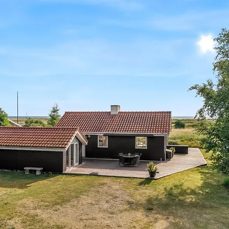 Mumme - 100m From The Sea By Interhome * Hals