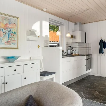 Mumme - 100m From The Sea By Interhome Hals